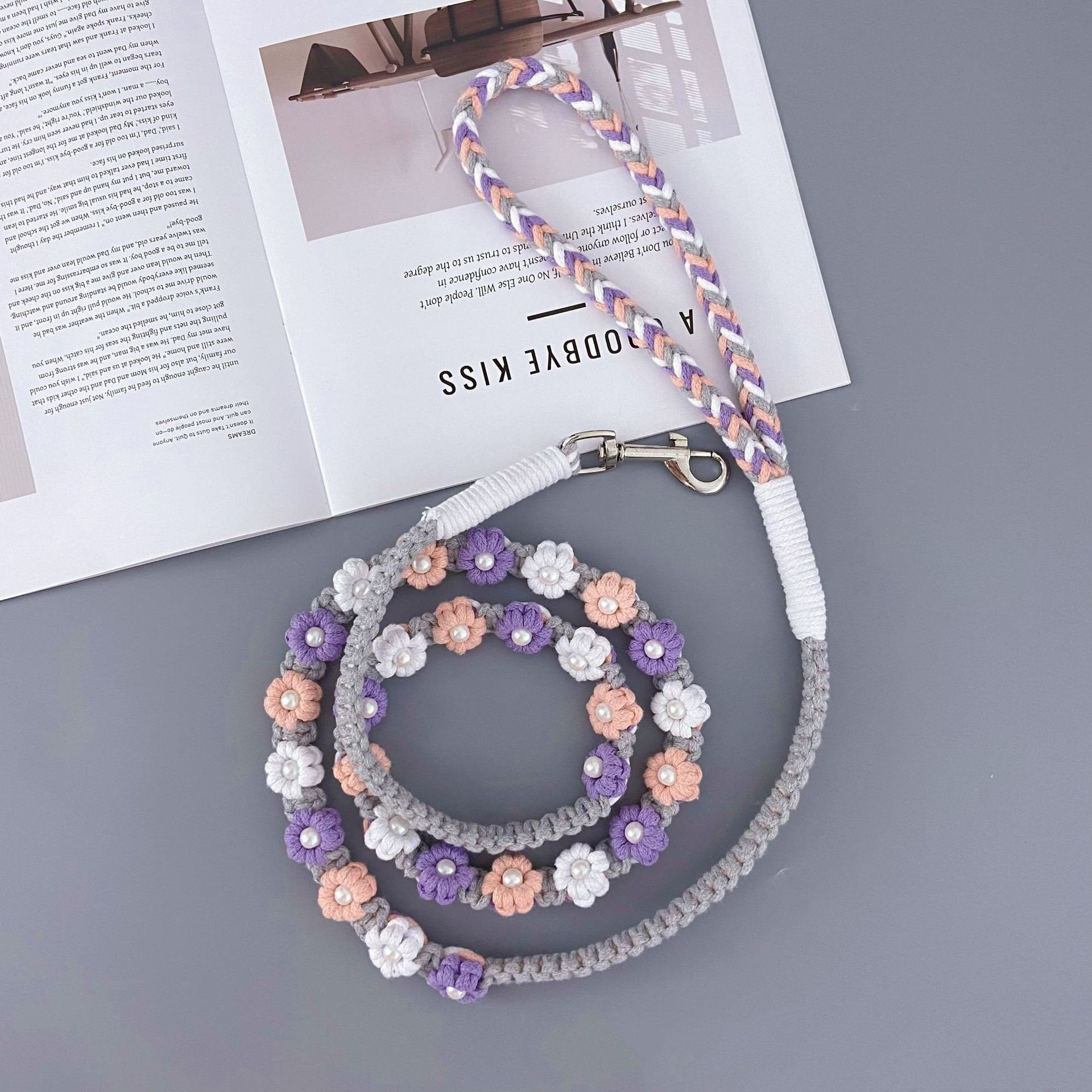 Hand-woven Contrast-color Flower Pet Leash