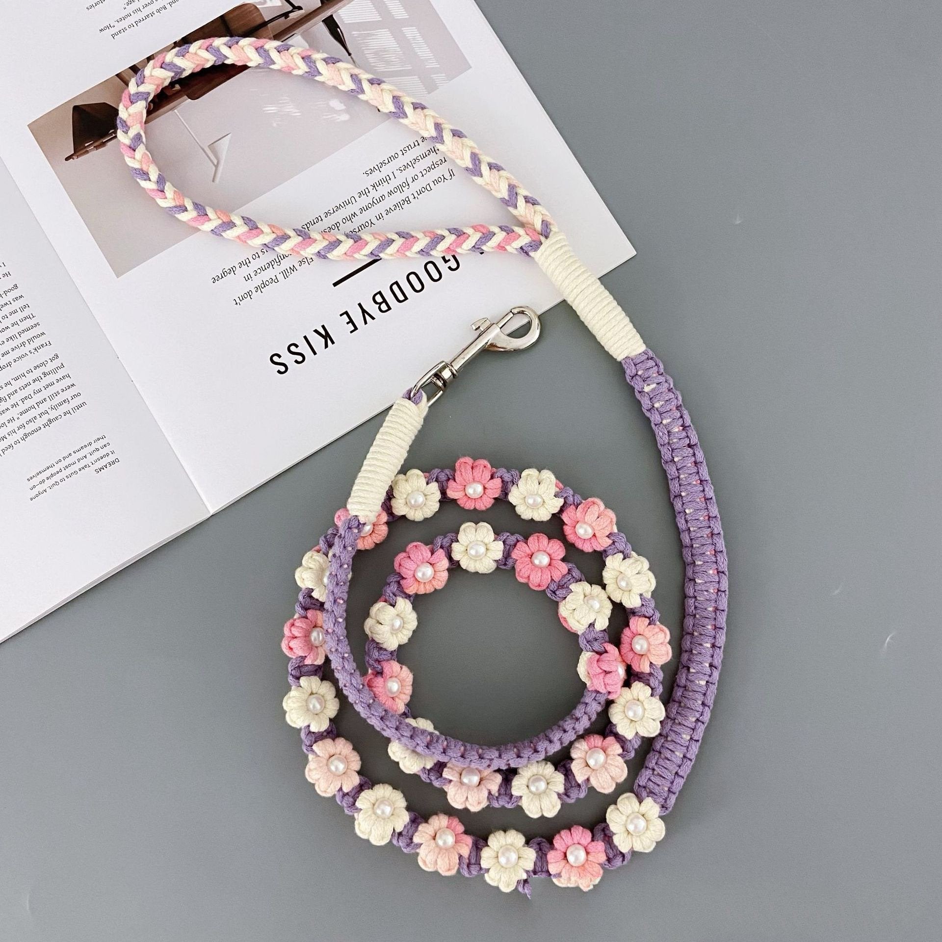 Hand-woven Contrast-color Flower Pet Leash