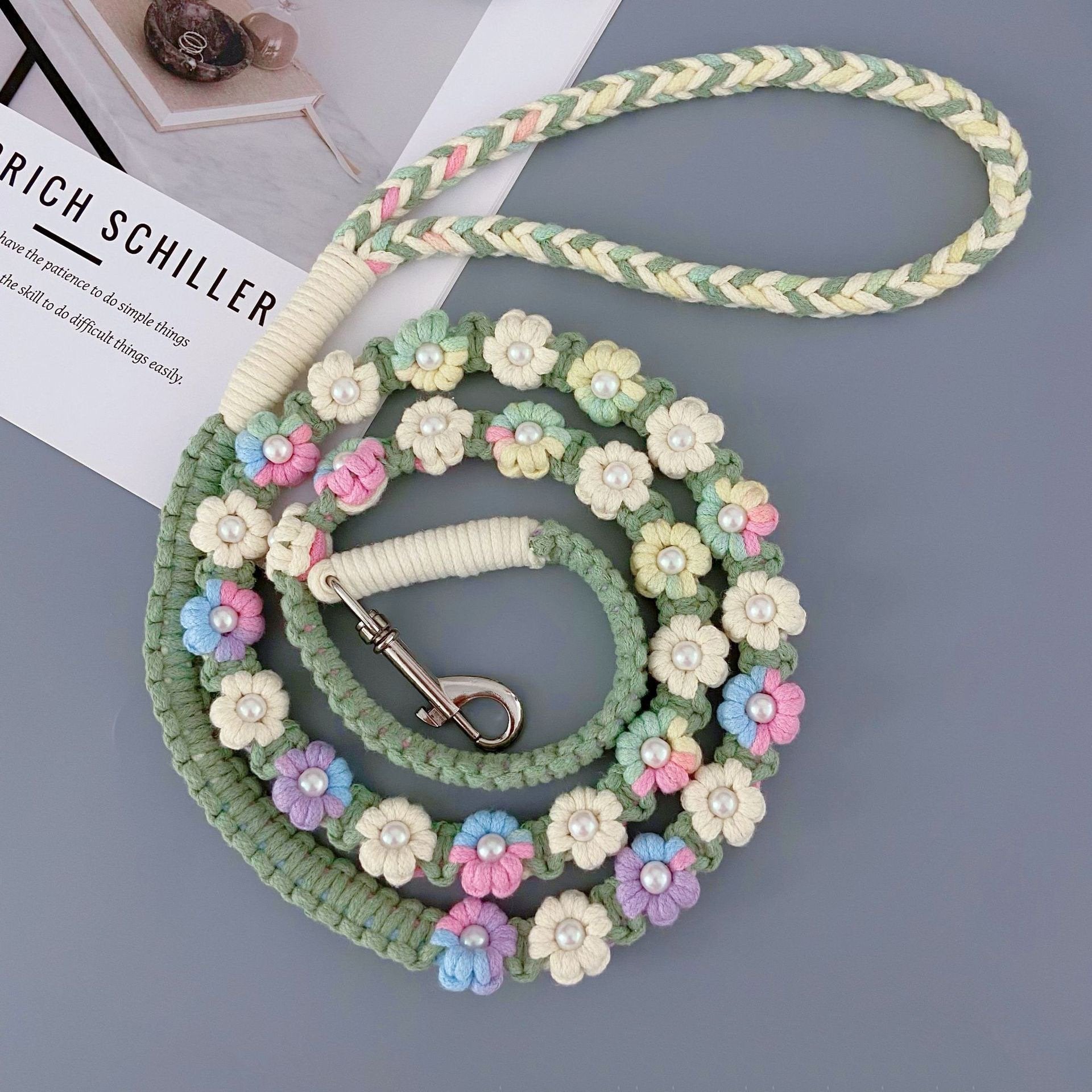 Hand-woven Contrast-color Flower Pet Leash
